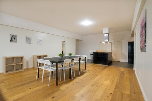 Tolstov Apartments - 250m2 Loft with 6 Rooms im Industriegebiet - 20 Min Messe DUS & Old Town DUS, Düsseldorf (photo 10)