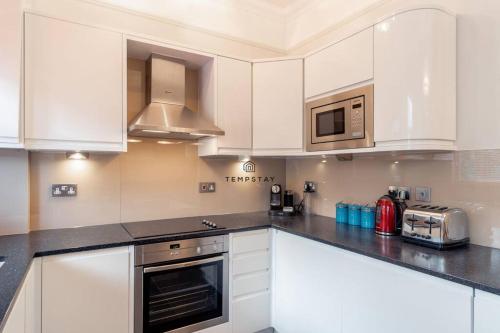 5 Min To Castle & Shops - Charming Character Home - By Tempstay - Slough