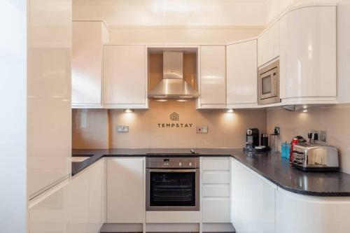 5 MIN TO CASTLE & SHOPS - CHARMING CHARACTER HOME - By Tempstay, Windsor (zdjęcie 8)
