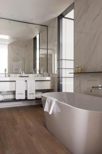Kozmo Hotel Suites & Spa