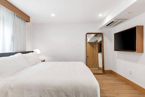 Malibu Sand Suite #12 - Monthly Ocean Side Suite
