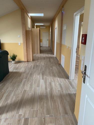 Zimmer fur Geschaftsreisende und Feriengaste