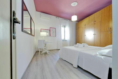 Mercede - Tap to explore photos