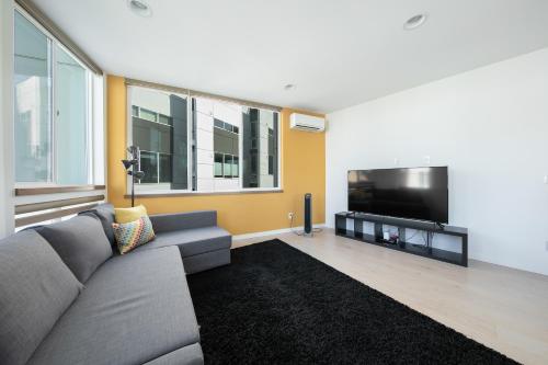 Modern Townhome in Seattle's Central District with Rooftop - image 6