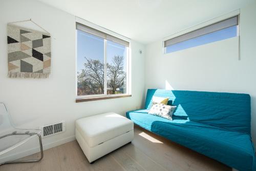 Modern Townhome in Seattle's Central District with Rooftop - image 14