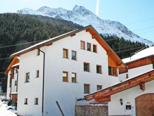  Apartment Christina by Interhome, Pension in Pettneu am Arlberg