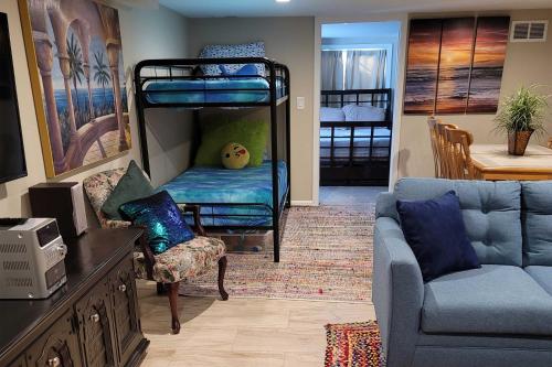 Peaceful Apartment Close to KCs Best Attractions - image 4