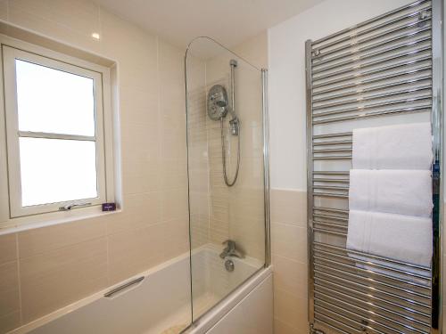 Bathroom, Holiday Home Devonvale Place by Interhome in Kinross