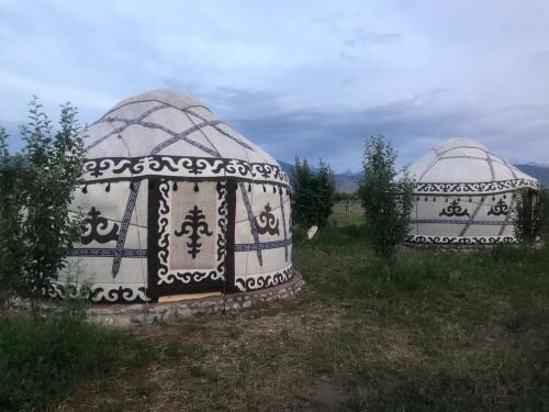 Guest house and yurt camp "Aktan"