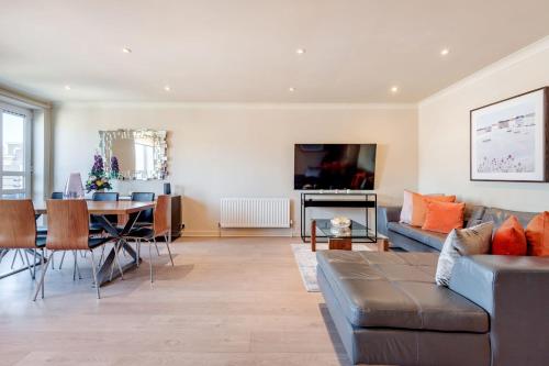 Stunning 3-bedroom in the heart of London - image 11
