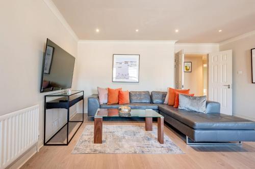 Stunning 3-bedroom in the heart of London - image 9