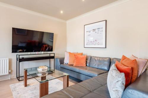 Stunning 3-bedroom in the heart of London - image 6