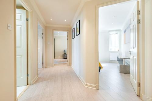 Stunning 3-bedroom in the heart of London - main image