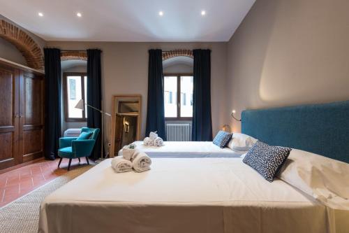 HEART OF FLORENCE Pitti 2 Bed-Apartment - image 9