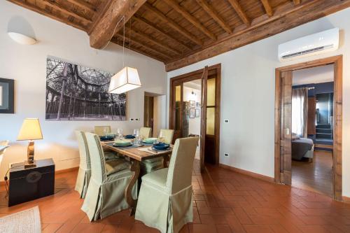 HEART OF FLORENCE Pitti 2 Bed-Apartment - image 4