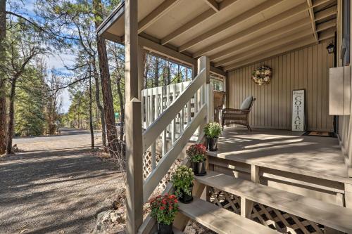 Renovated Munds Park Cottage with Grill and Fire Pit!