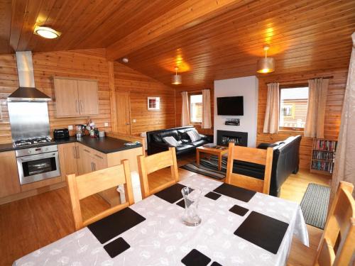 Chalet Loch Leven Lodge 11 by Interhome in Kinross