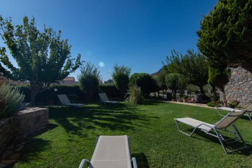 Garden, Mythos Apartments in Foinikas