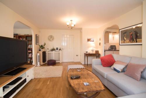 Aston Henry James Luxury apartment close to Windsor town centre