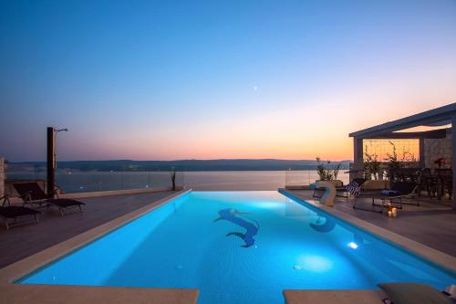 Luxury Villa POCRNJA -heated pool, sauna, jacuzzi, pool table