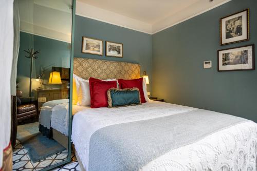 room detail thumbnail 0