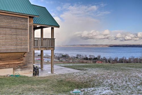 Cozy Cayuga Lake Cabin with Views Less Than 1 Mi to Wineries