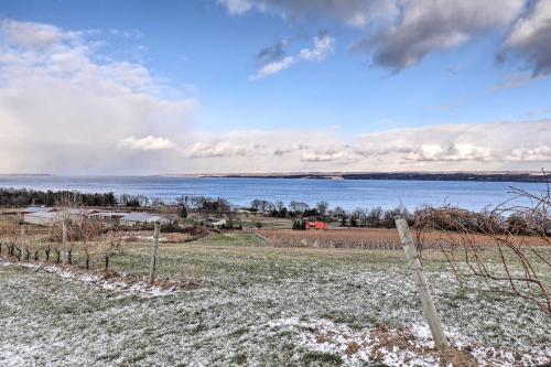 Cozy Cayuga Lake Cabin with Views Less Than 1 Mi to Wineries