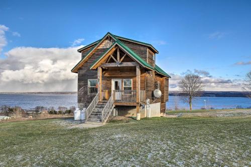 Cozy Cayuga Lake Cabin with Views Less Than 1 Mi to Wineries