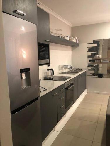 Modern Apartment in Bustling Umhlanga - Sleeps 4