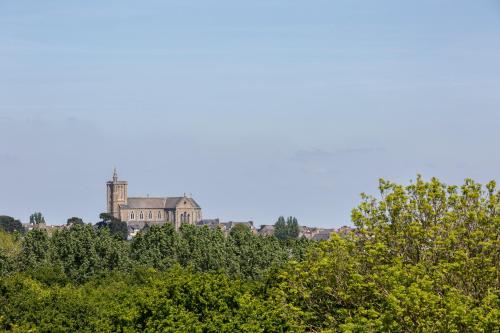 Les Chambres Et Les Maisons de la Métairie du Vauhariot - Piscine Couverte et chauffée - Vue Mer et Mont Saint Michel -Résidence Hôtelière - image 11