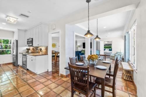Spanish Style- Heated Saltwater Pool/grill, Min to Beach & Atlantic in Delray Beach, USA
