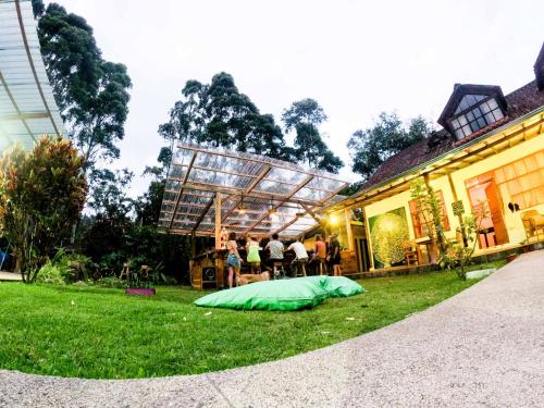 Zwembad, Mama Tungu hostel in Banos