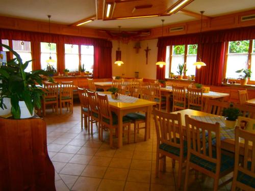 Pension Drei Linden – Obertrubach, CA