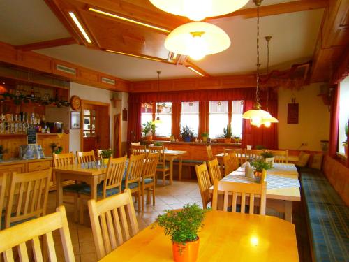 Pension Drei Linden – Obertrubach, CA