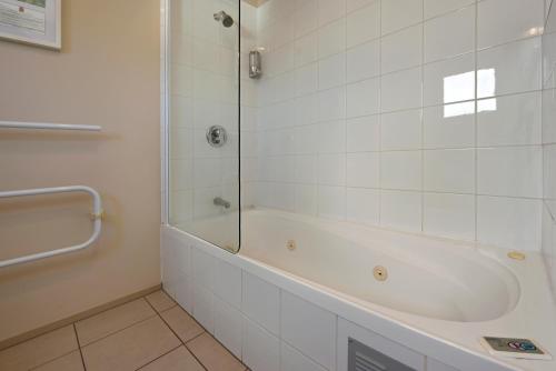 Baño, 171 On High Motel in Blenheim City Center