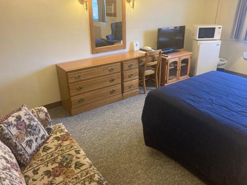 Landmark Motel - image 2