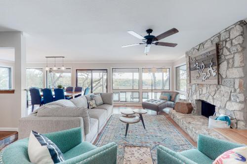 Powell Lake House in Spicewood, USA