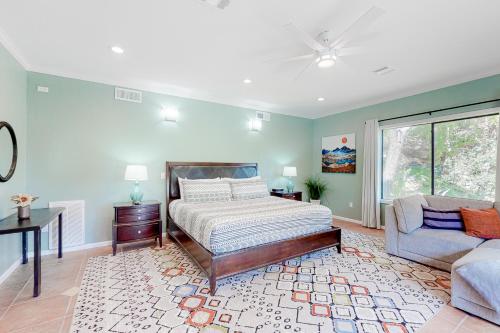 Powell Lake House in Spicewood, USA