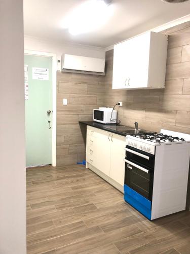 Bay Lodge in เดนแฮม