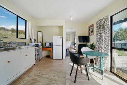 Bruser, Glendhu Station Cottage - Glendhu Bay Holiday Home in Glendhu Bay