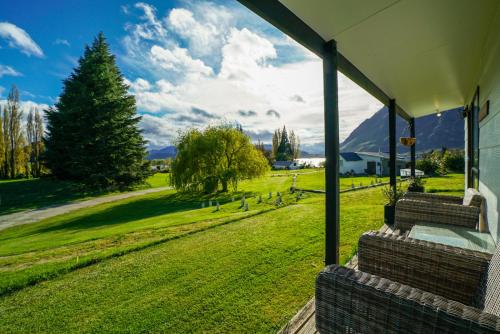 Bruser, Glendhu Station Cottage - Glendhu Bay Holiday Home in Glendhu Bay