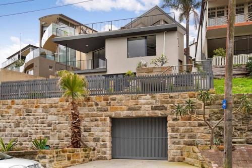 BRON455B - Bronte Beach House with Ocean Views - image 3