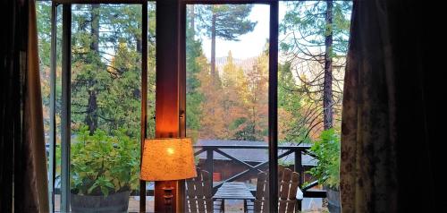 Alrededores, Narrow Gauge Inn in Fish Camp (CA)