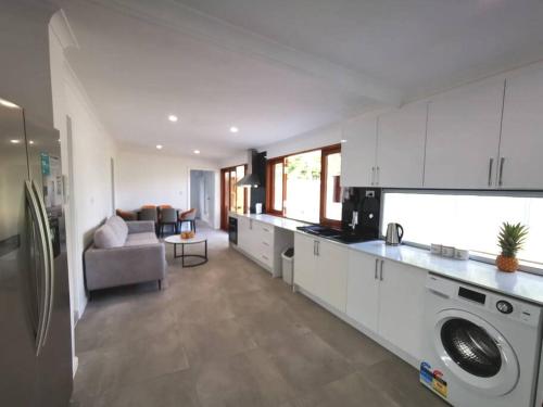 Cairns 3 Bed Modern House close to Airport, Botanical Garden