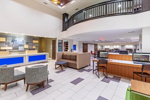 Holiday Inn Express Lakeway - image 2