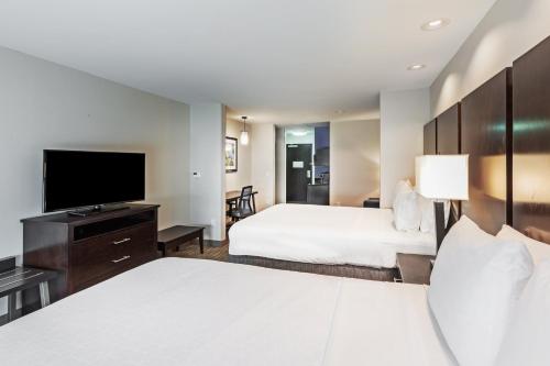 Holiday Inn Express Lakeway - image 8