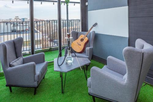 Clementine Hotel - image 10