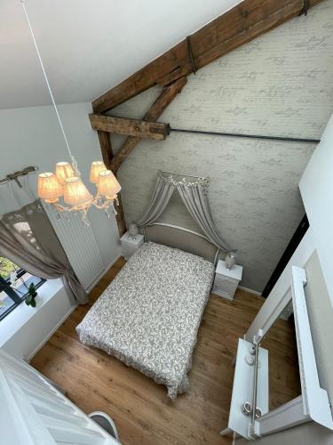 1 queen bed, 2 twin beds