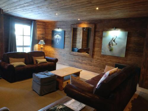 Shared lounge/TV area, Grande Marmotte, Ski aux pieds, Le Refuge du Montagnard, Arc 1950 in Arc 2000