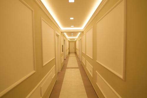 Promenade Hotel - image 14
